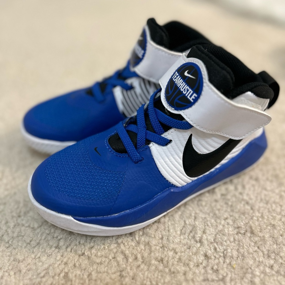 Nike Kids Team Hustle D9 Sneakers
